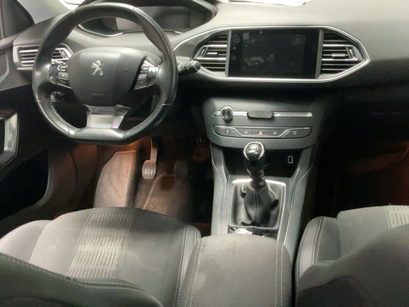 Peugeot 308 1.2 PureTech Allure Pack — zdjęcie 12