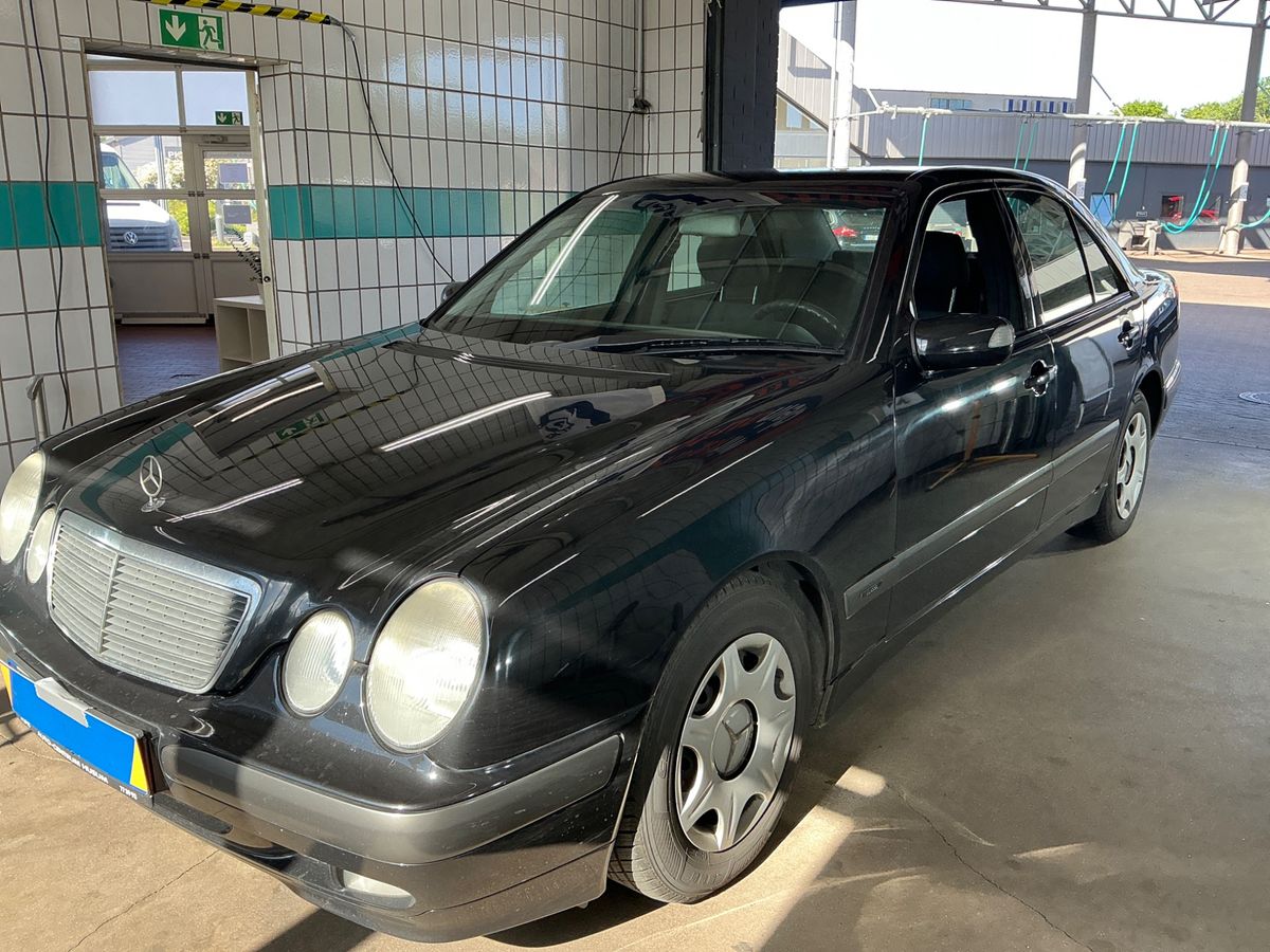 Mercedes-Benz E-Klasse 2001 — photo 1