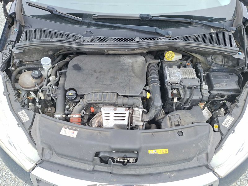 Peugeot 208 1.2 e-THP Féline — zdjęcie 8