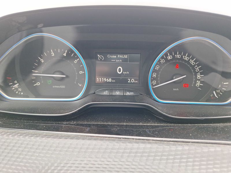 Peugeot 208 1.2 e-THP Féline — zdjęcie 12