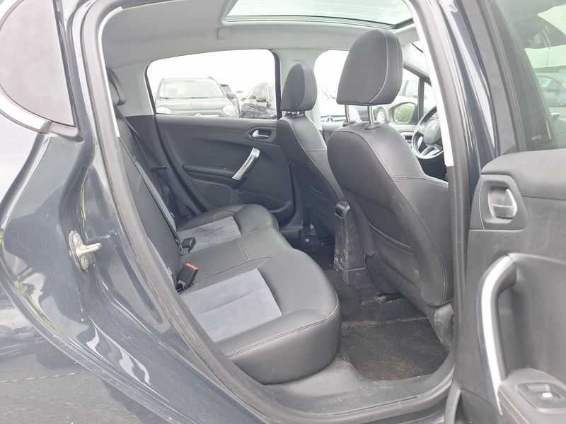Peugeot 208 1.2 e-THP Féline — zdjęcie 14