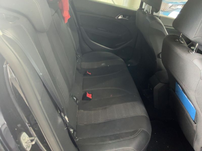 Peugeot 308 1.5 Blue-HDi Allure — zdjęcie 14
