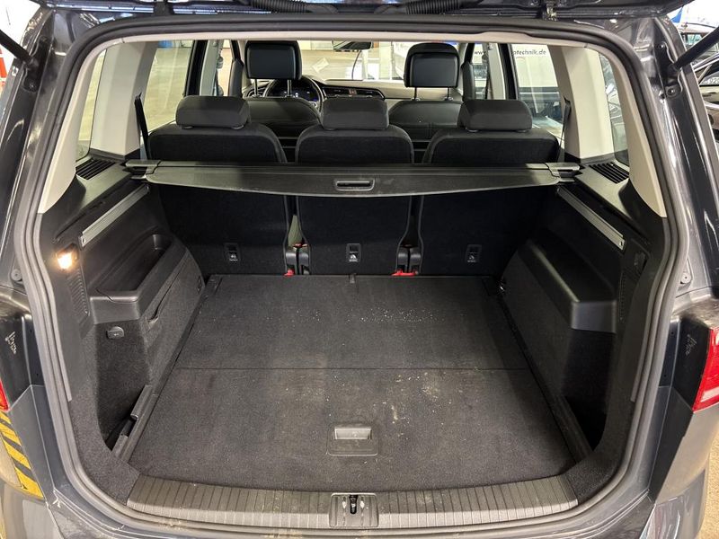 Volkswagen Touran 2.0 TDI Comfortline BlueMotion Tech — zdjęcie 19