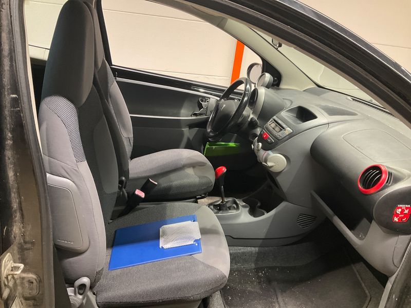 Peugeot 107 1.0 Filou — zdjęcie 3
