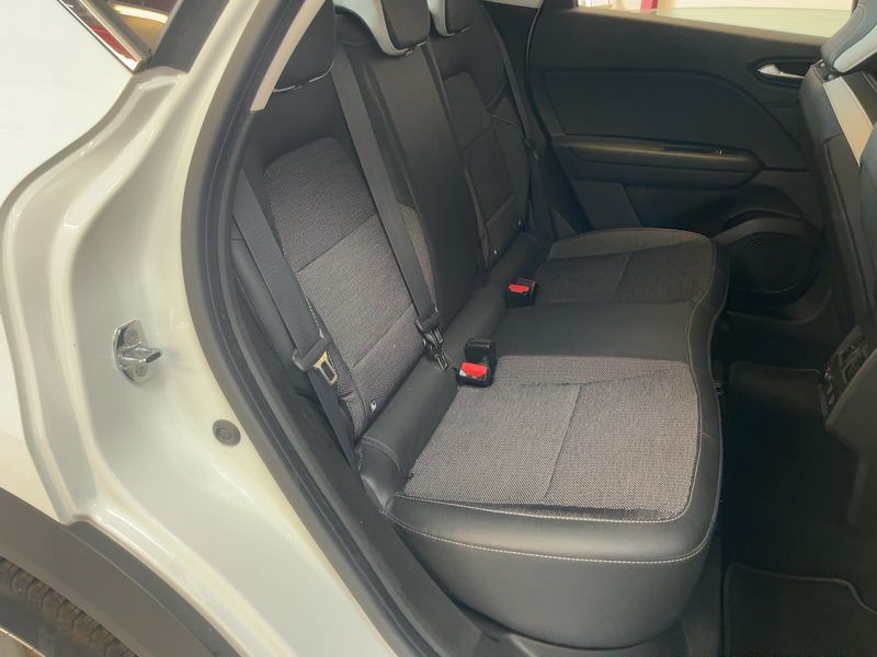Renault Captur 1.3 TCe Mild-Hybrid Intens — zdjęcie 14