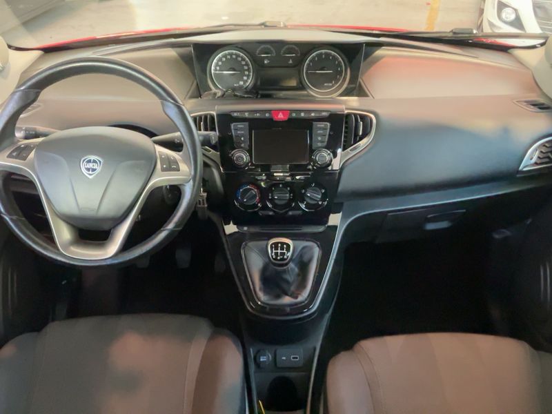 Lancia Ypsilon 1.2 Gold — zdjęcie 12
