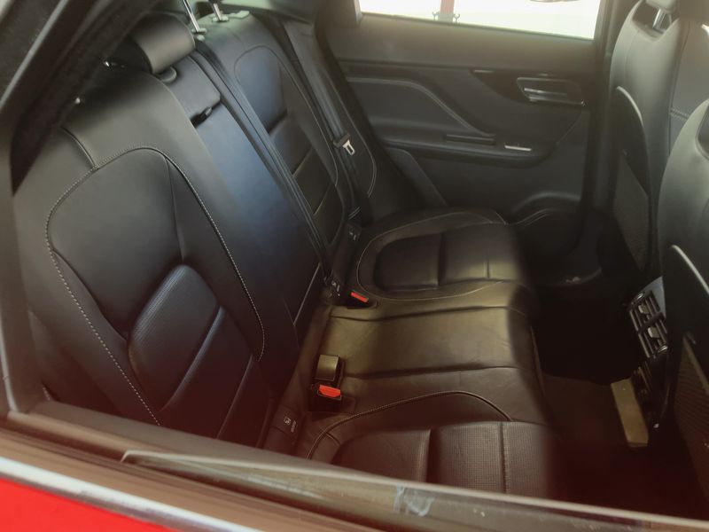 Jaguar F-Pace 20d Portfolio — zdjęcie 14