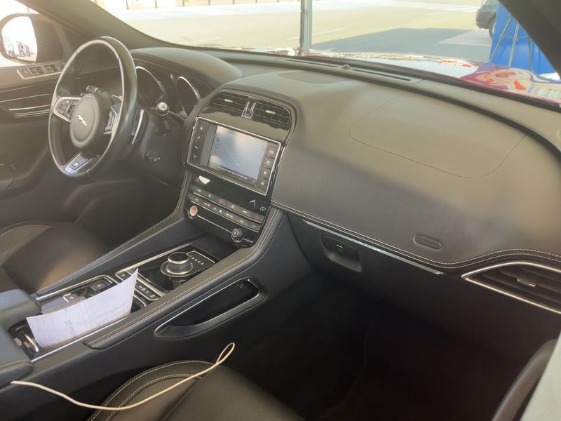 Jaguar F-Pace 20d Portfolio — zdjęcie 11