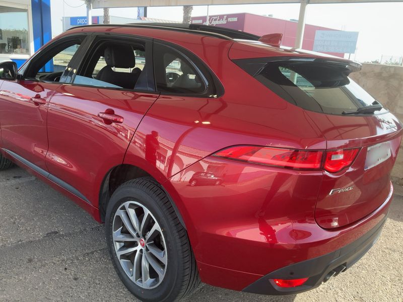Jaguar F-Pace 20d Portfolio — zdjęcie 3