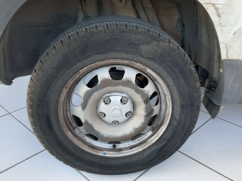 Dacia Duster 1.6 LPG Ambiance 4x2 2015 – снимка 9