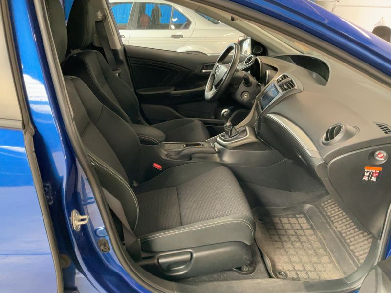 Honda Civic 1.8 i-VTEC Elegance — zdjęcie 11