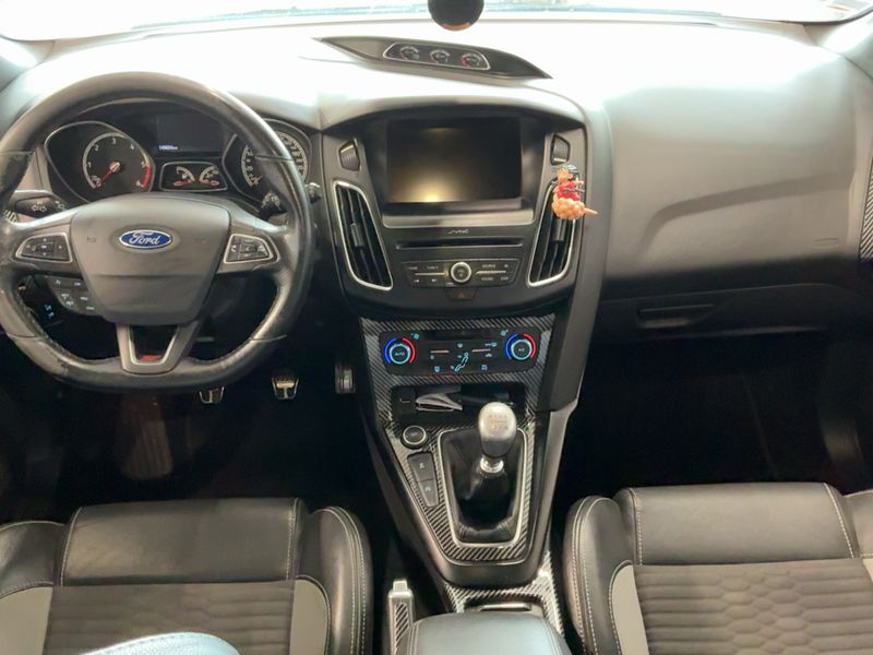 Ford Focus 2.0 TDCi ST — zdjęcie 12