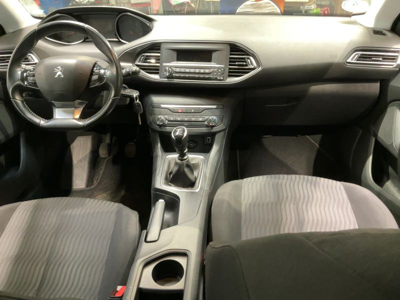Peugeot 308 1.5 Blue-HDi Access — zdjęcie 12