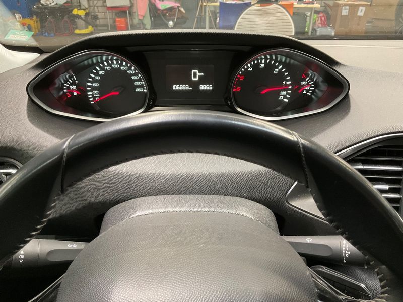 Peugeot 308 1.5 Blue-HDi Access — zdjęcie 13