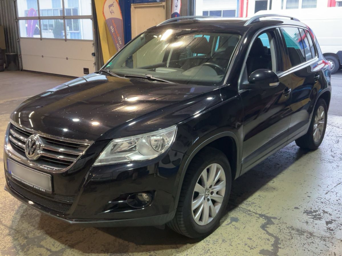 Volkswagen Tiguan 2010 — photo 1