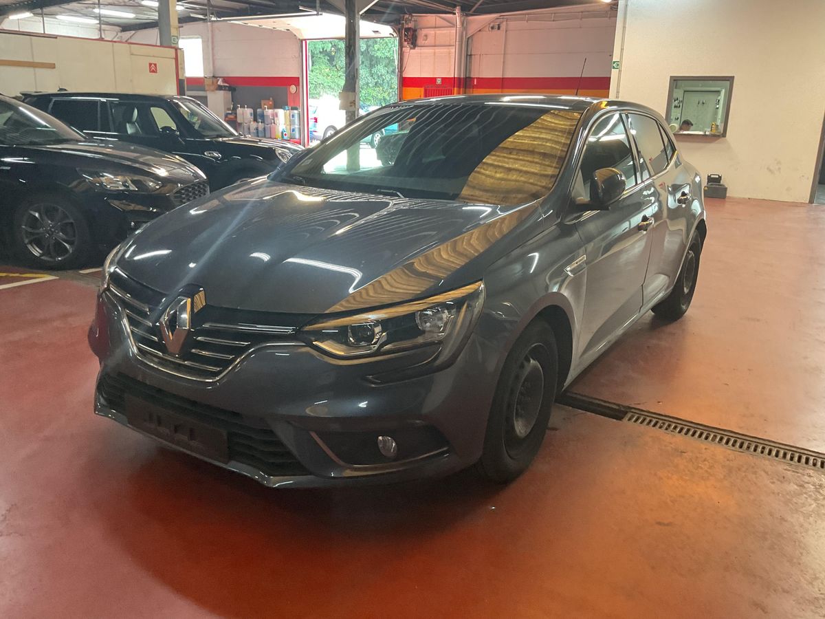 Renault Megane 2018 — photo 1