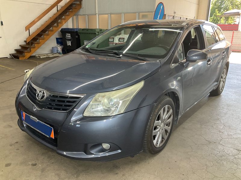 Toyota Avensis 2.2 D-4D Sol 2009 – снимка 1