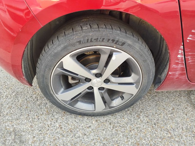 Peugeot 308 1.5 Blue-HDi Allure 2018 – снимка 17
