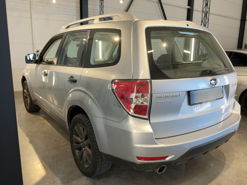 Subaru Forester 2.0 X Edition — zdjęcie 3