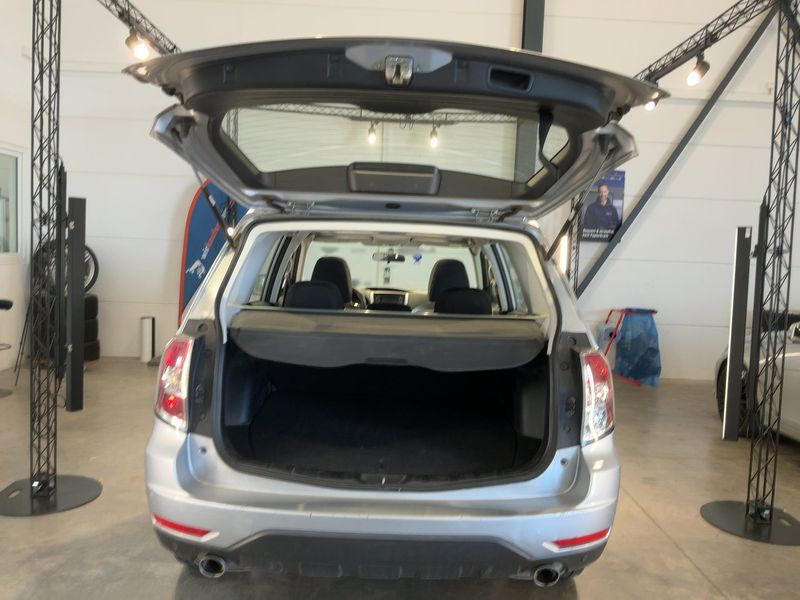 Subaru Forester 2.0 X Edition — zdjęcie 10