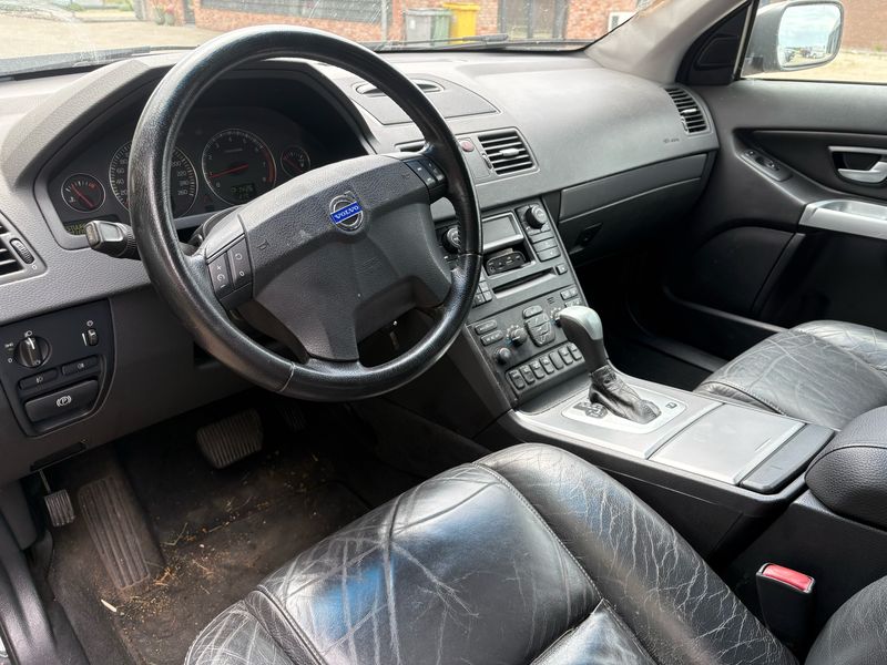 Volvo XC90 4.4 V8 Summum — zdjęcie 17