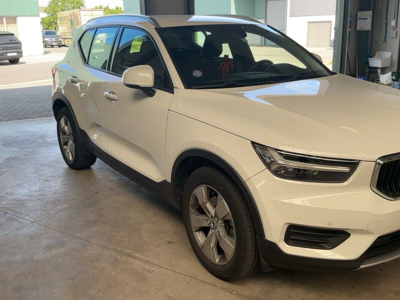 Volvo XC40 2.0 T4 Momentum Pro 2WD — zdjęcie 8