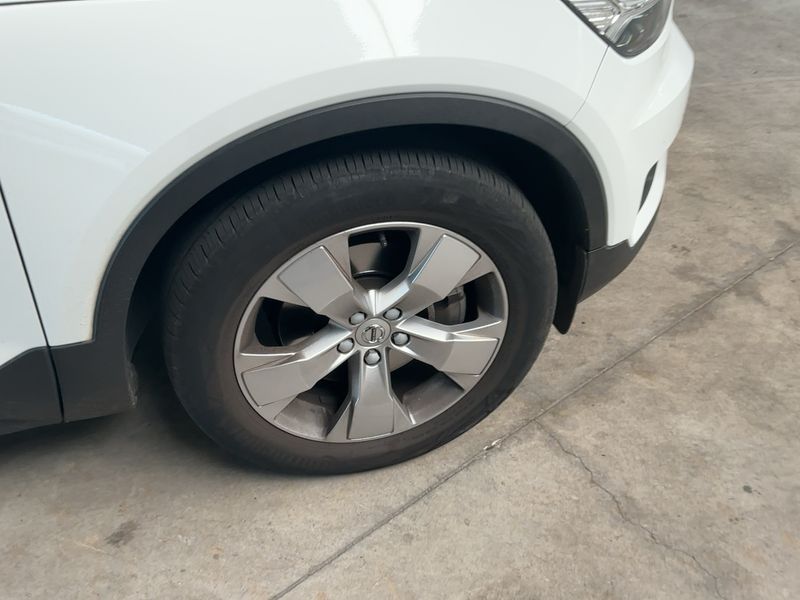 Volvo XC40 2.0 T4 Momentum Pro 2WD 2019 – снимка 11