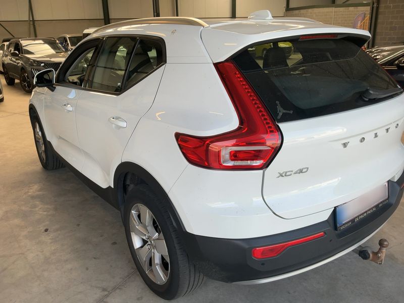 Volvo XC40 2.0 T4 Momentum Pro 2WD — zdjęcie 3
