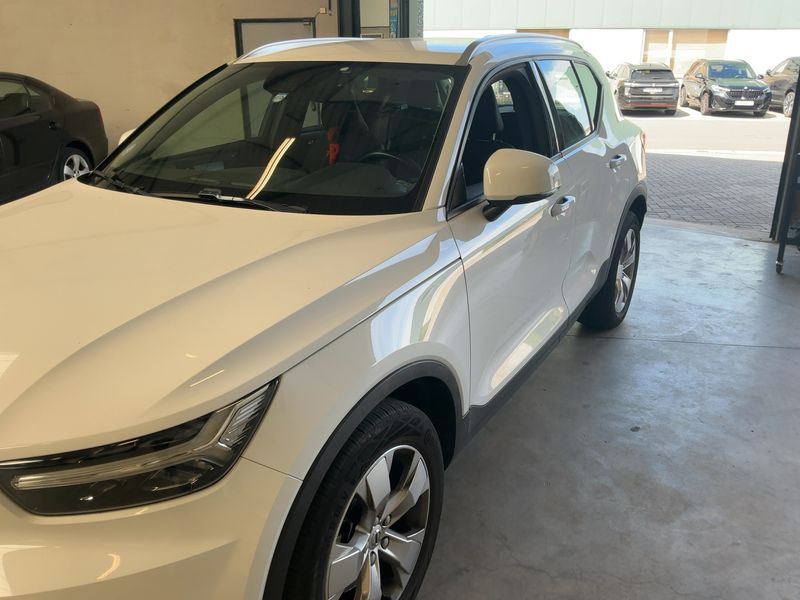 Volvo XC40 2.0 T4 Momentum Pro 2WD — zdjęcie 2
