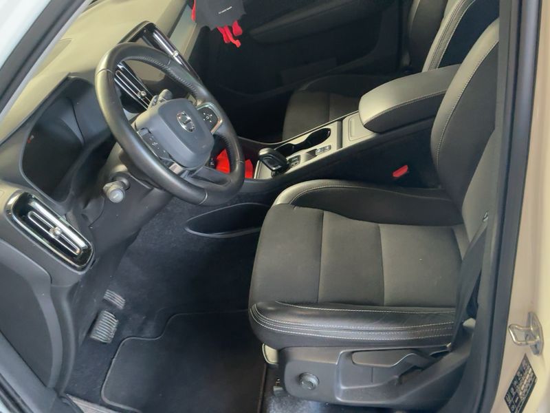 Volvo XC40 2.0 T4 Momentum Pro 2WD — zdjęcie 11