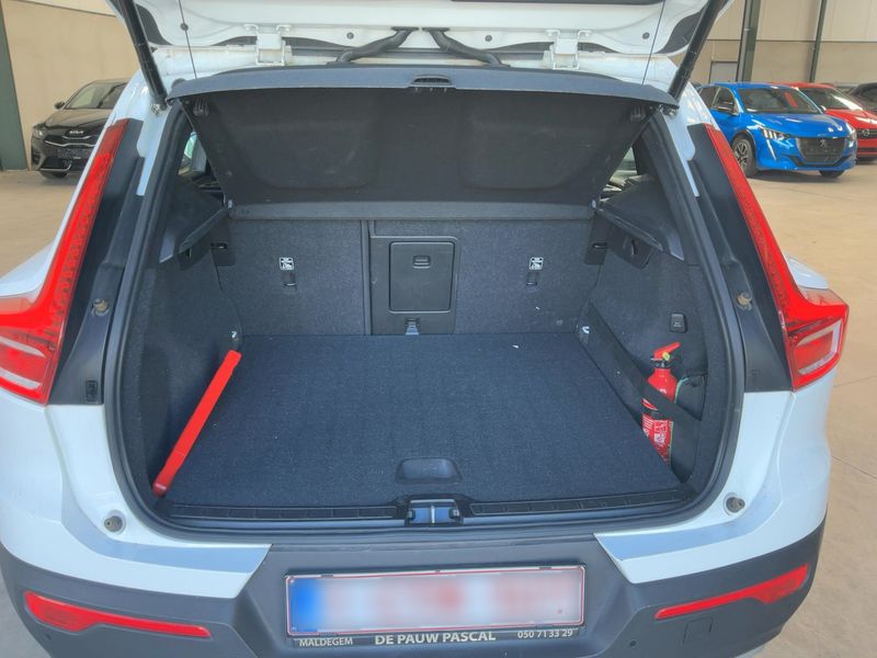 Volvo XC40 2.0 T4 Momentum Pro 2WD — zdjęcie 10
