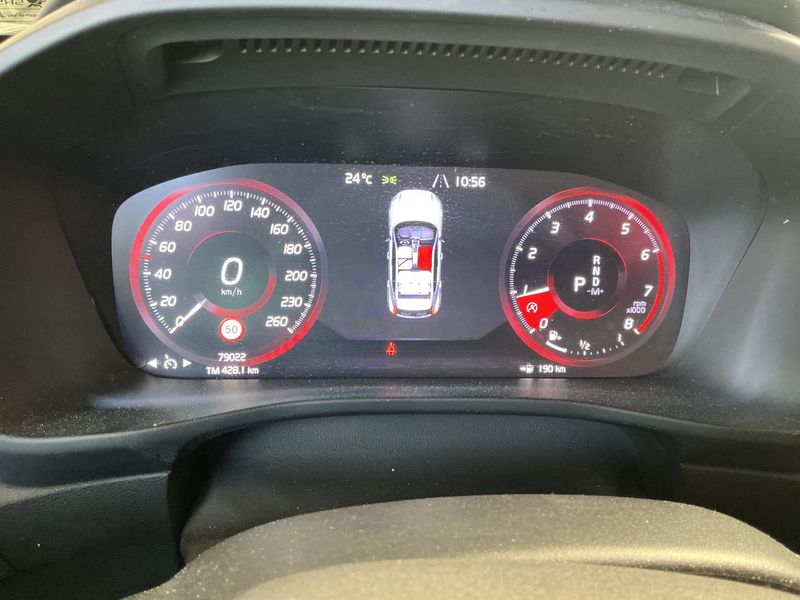 Volvo XC40 2.0 T4 Momentum Pro 2WD — zdjęcie 13