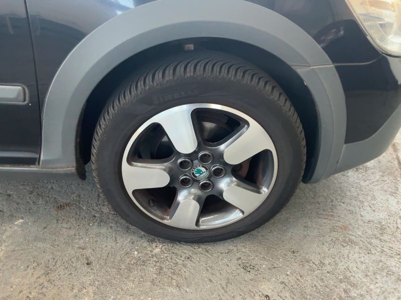 Skoda Octavia 2.0 TDI Scout 4x4 2011 – снимка 11