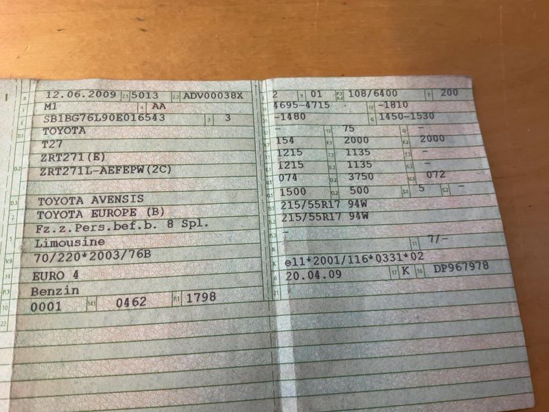 Toyota Avensis 1.8 Executive — zdjęcie 15