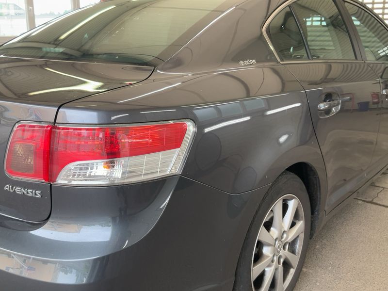 Toyota Avensis 1.8 Executive — zdjęcie 6
