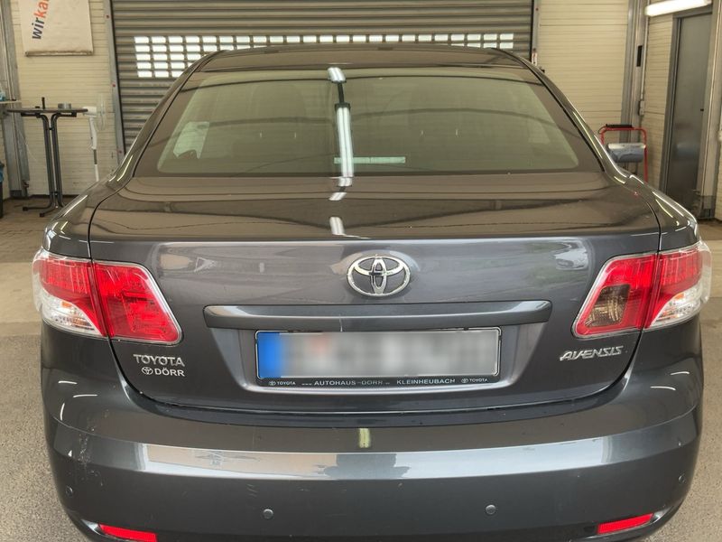 Toyota Avensis 1.8 Executive — zdjęcie 5
