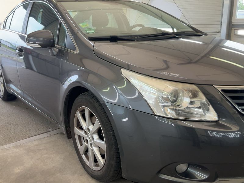 Toyota Avensis 1.8 Executive — zdjęcie 8