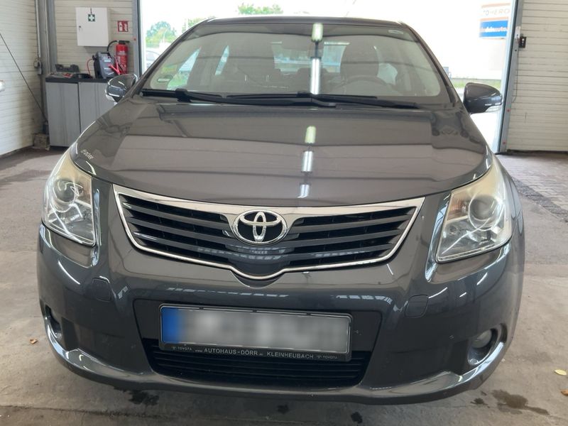 Toyota Avensis 1.8 Executive — zdjęcie 9
