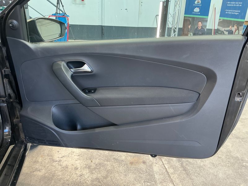Volkswagen Polo 1.6 TDI Trendline BlueMotion Tech 2011 – снимка 27