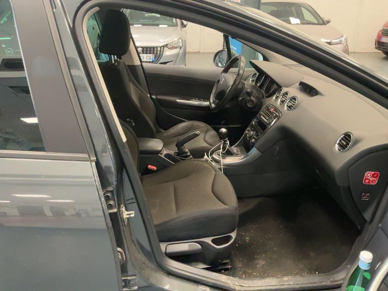 Peugeot 308 1.6 e-HDi Style — zdjęcie 11