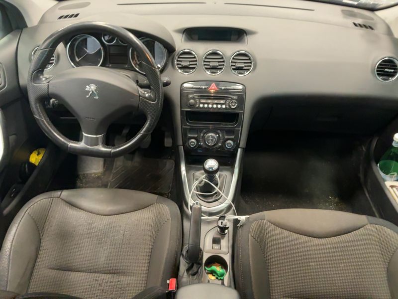 Peugeot 308 1.6 e-HDi Style — zdjęcie 12