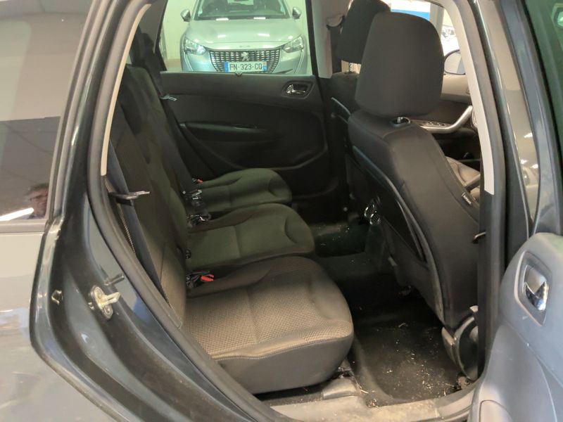 Peugeot 308 1.6 e-HDi Style — zdjęcie 14