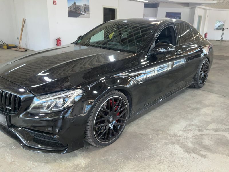 Mercedes-Benz C-Klasse C 63 AMG — zdjęcie 2