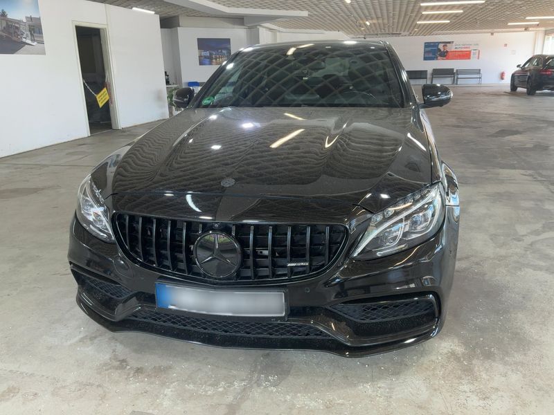 Mercedes-Benz C-Klasse C 63 AMG — zdjęcie 9