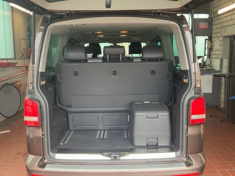 Volkswagen T5 Multivan 2.0 TDI Highline — zdjęcie 10