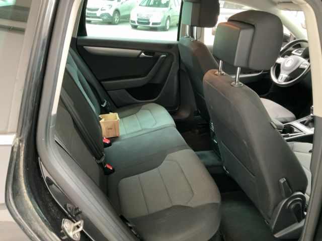 Volkswagen Passat 1.6 TDI Business Edition BlueMotion Tech 2015 – снимка 20