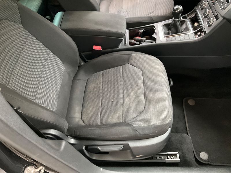 Volkswagen Passat 1.6 TDI Business Edition BlueMotion Tech 2015 – снимка 27