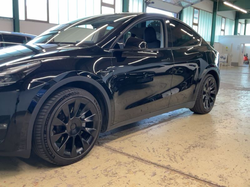 Tesla Model Y Long Range Dual AWD Premium — zdjęcie 2