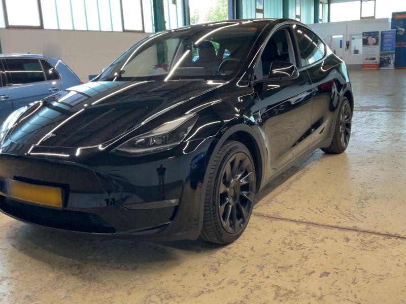 Tesla Model Y Long Range Dual AWD Premium