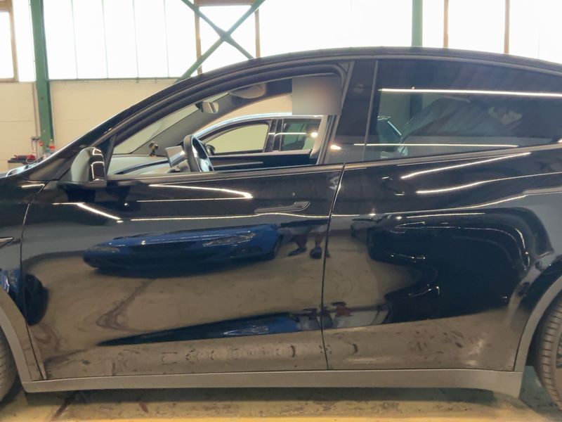 Tesla Model Y Long Range Dual AWD Premium — zdjęcie 4